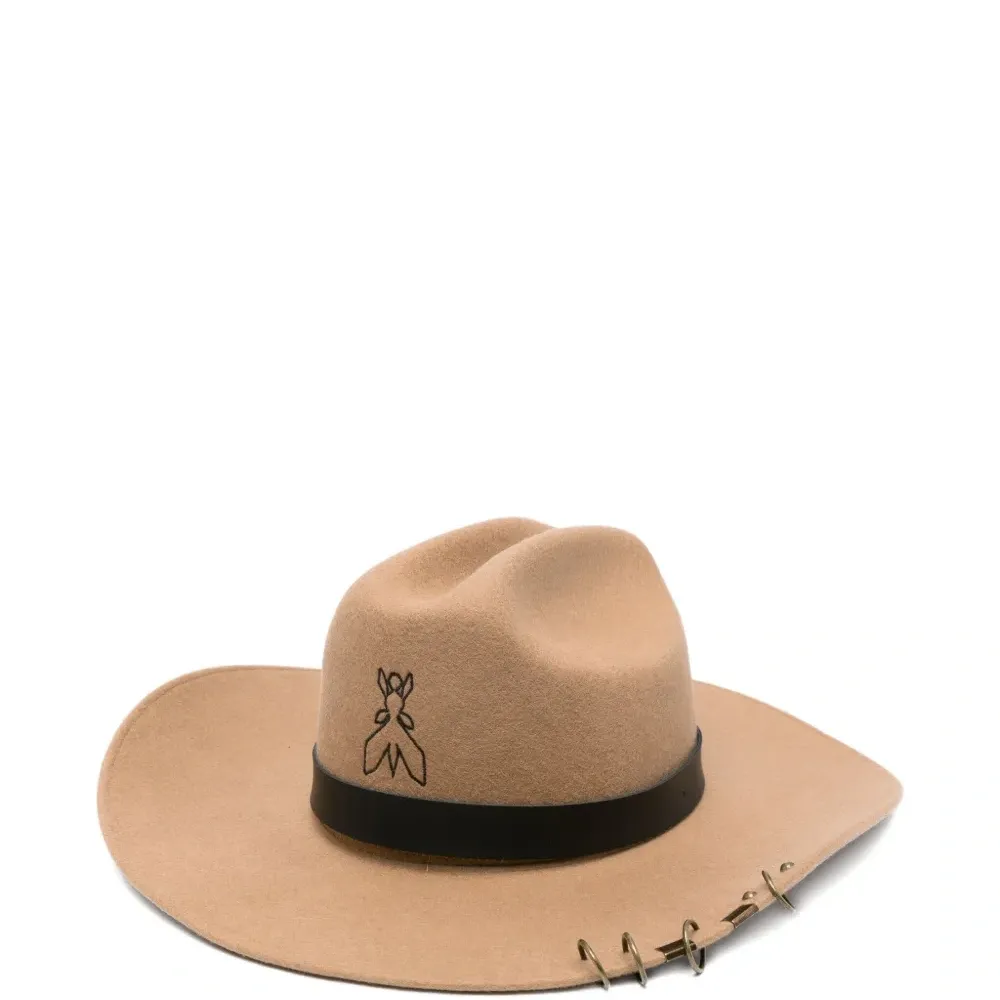 Шляпа с вышивкой