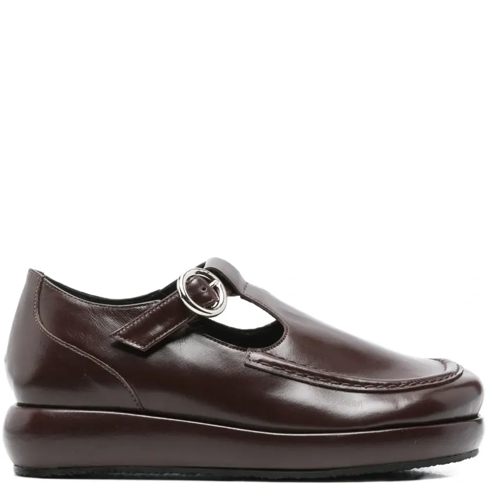 Лоферы с Т-образным ремешком и пряжкой