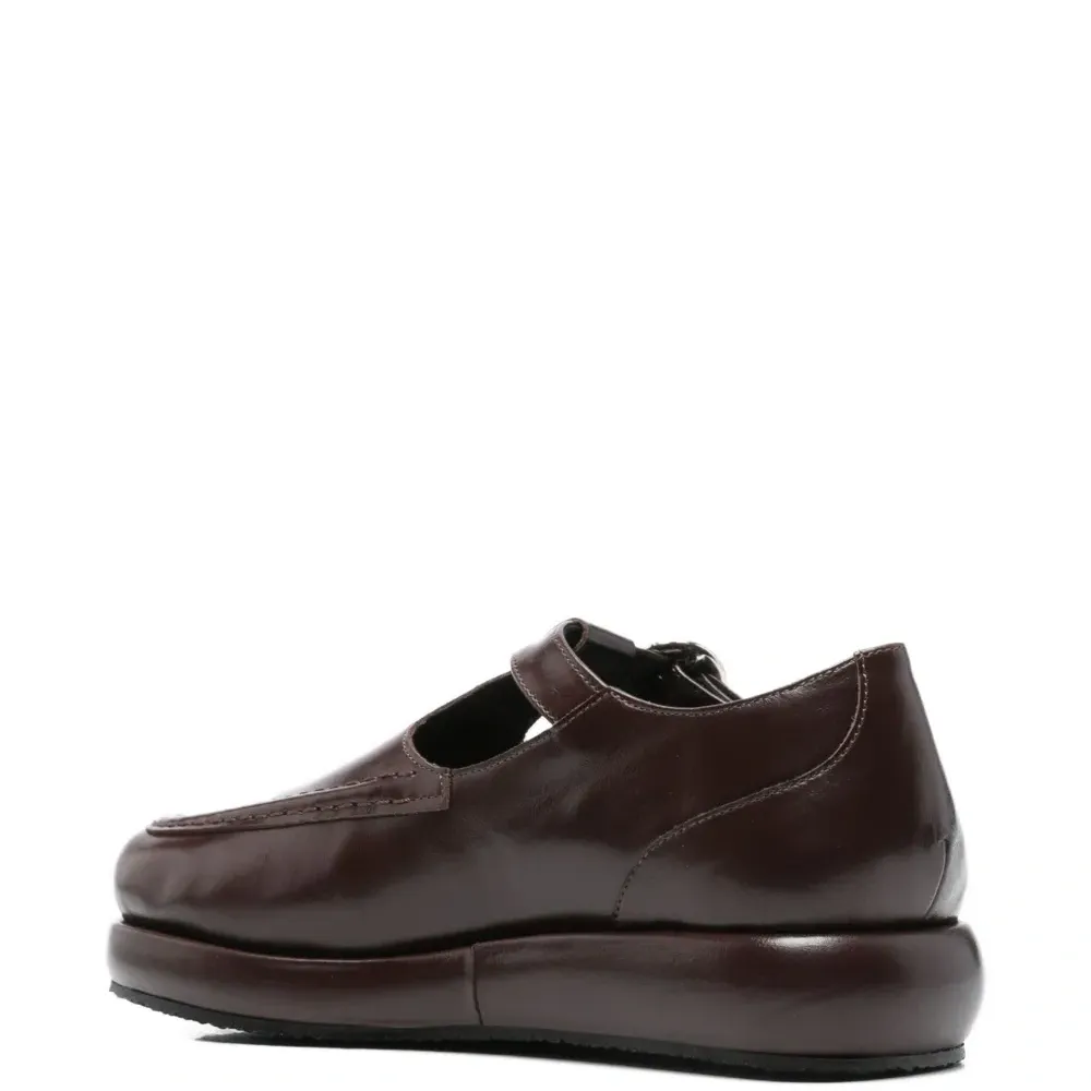 Лоферы с Т-образным ремешком и пряжкой