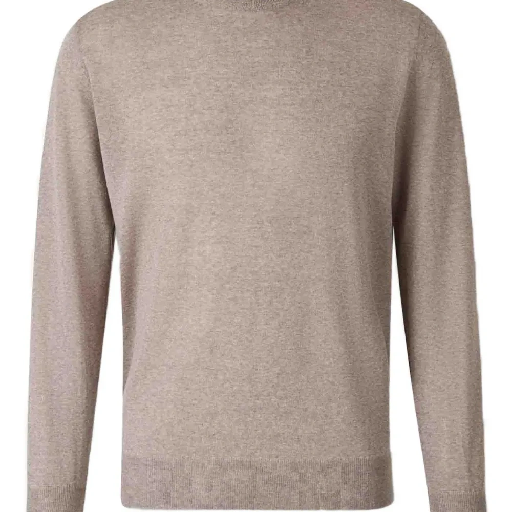 Свитер с круглым вырезом