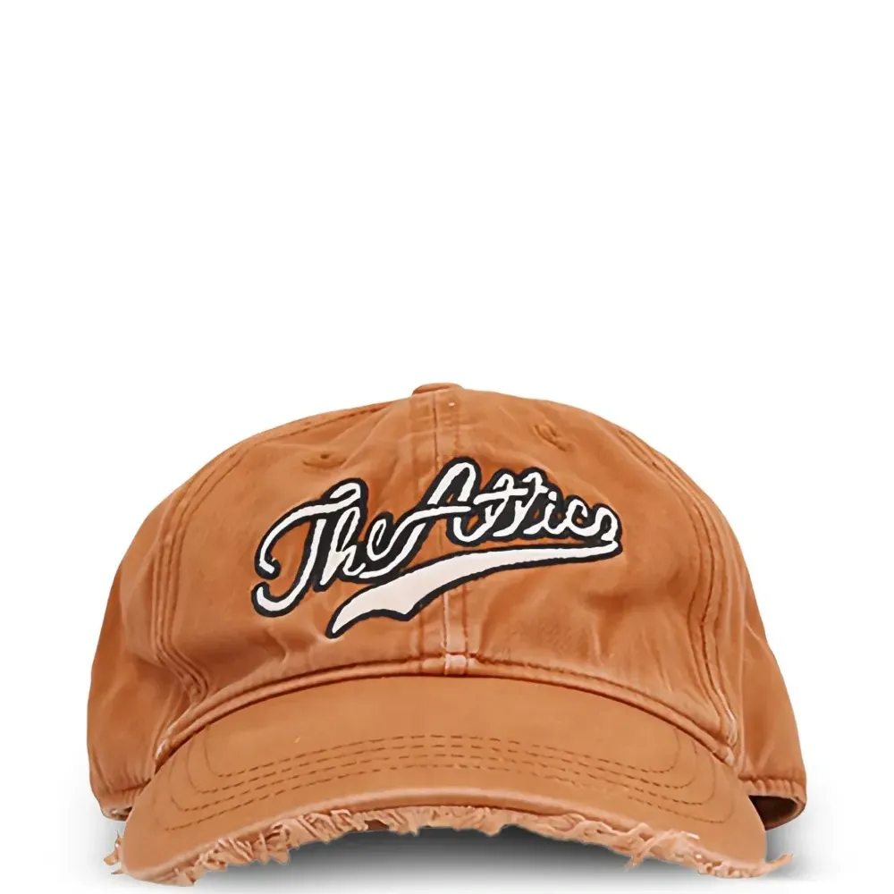 Бейсболка с вышитым логотипом