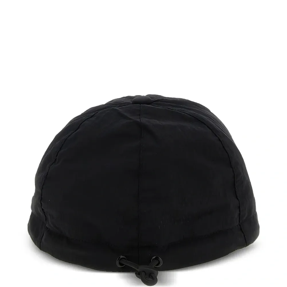 Бейсболка с нашивкой-логотипом