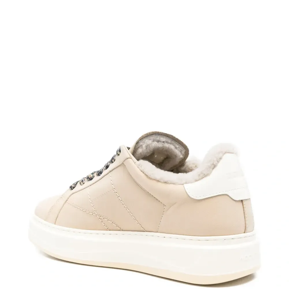 Кроссовки с подкладкой из овчины