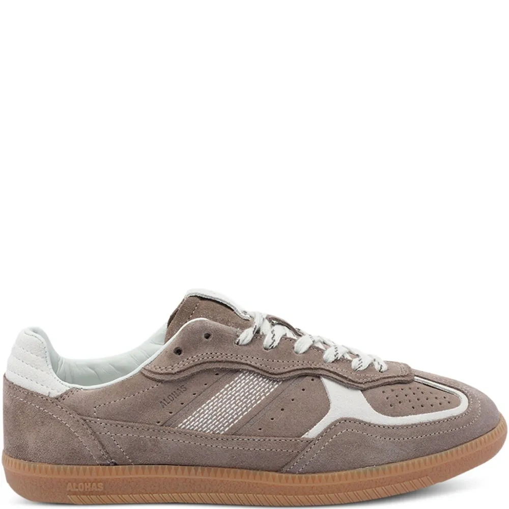 Кроссовки на шнуровке