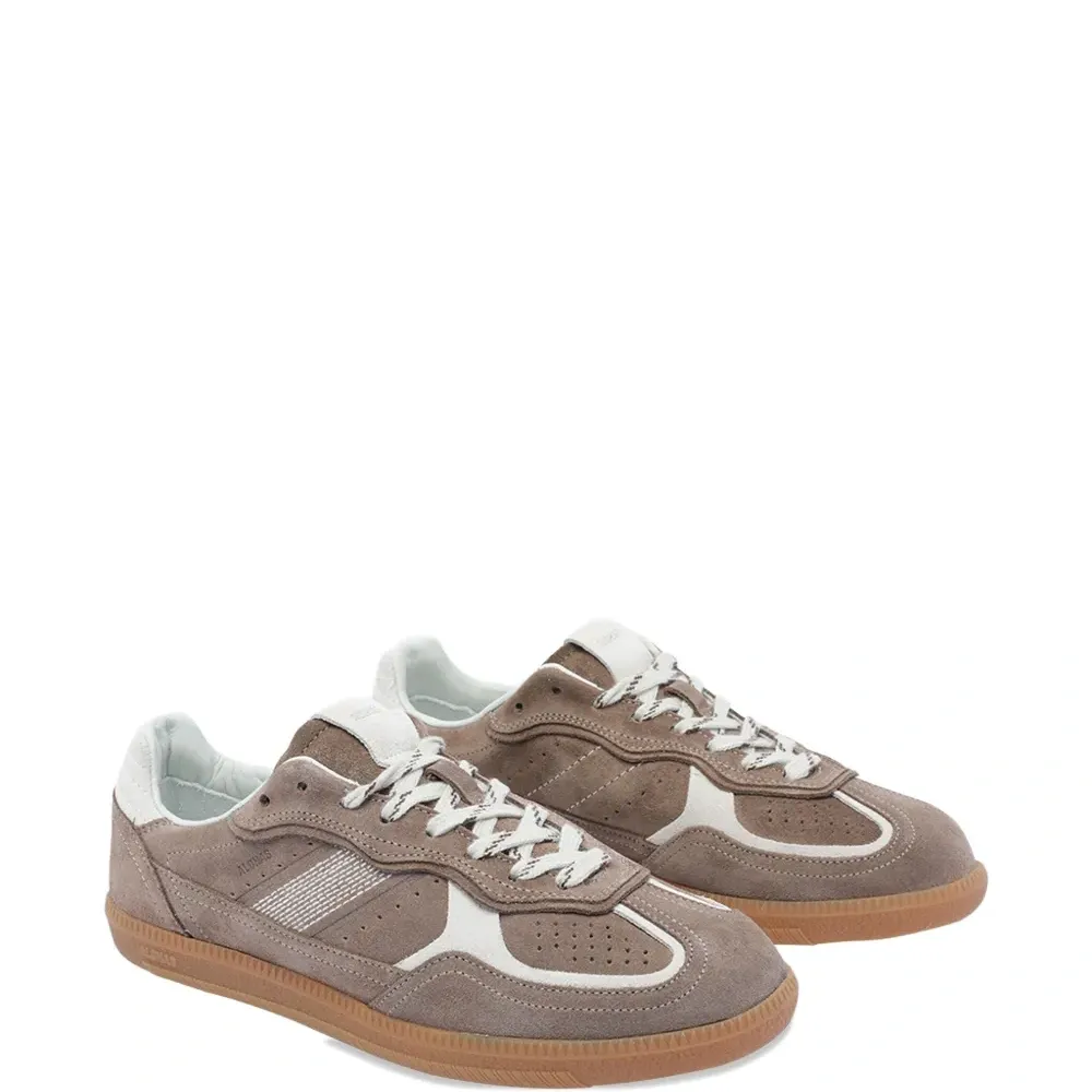 Кроссовки на шнуровке