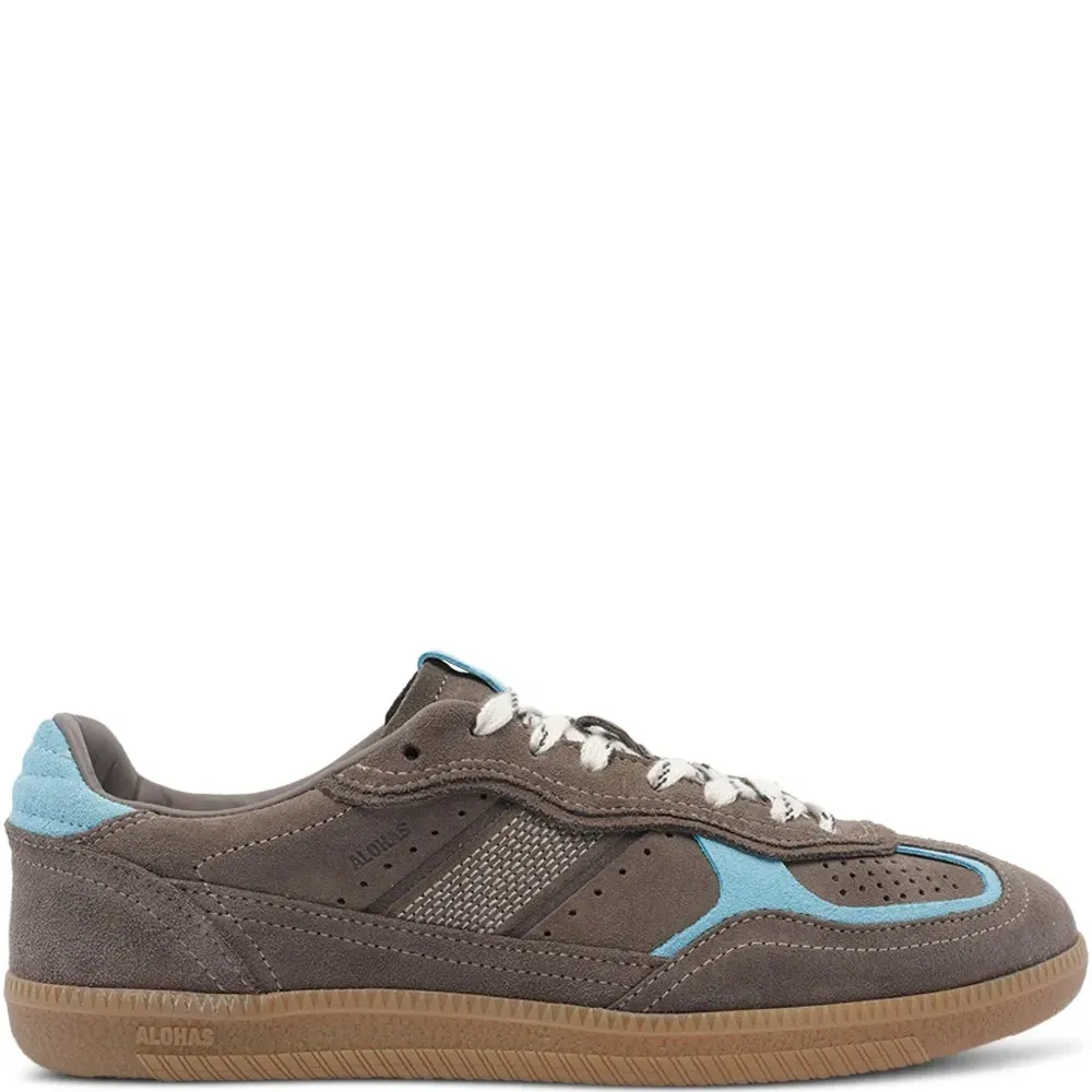 Кроссовки с тисненым логотипом