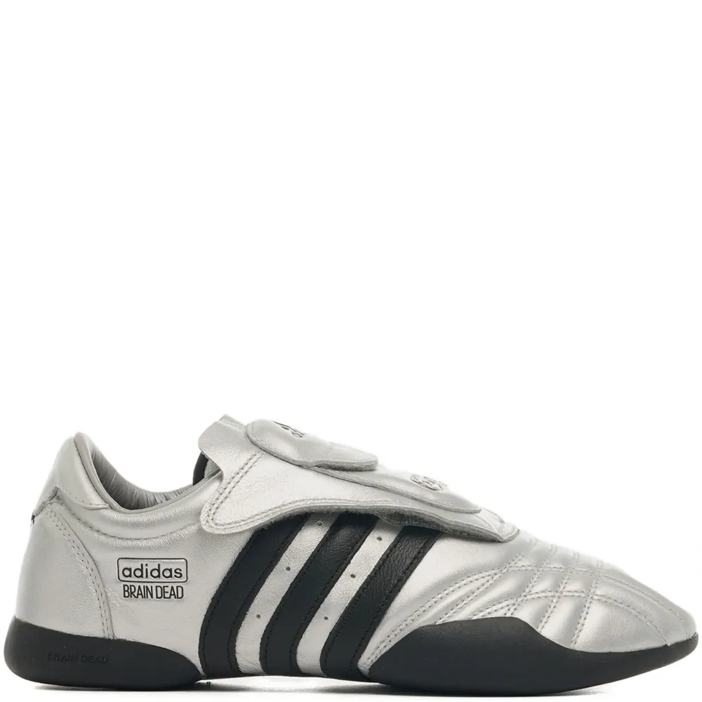 Кроссовки с полосками