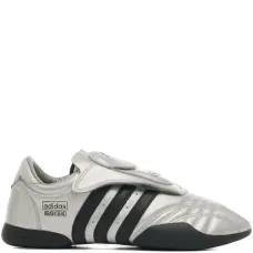 Кроссовки с полосками