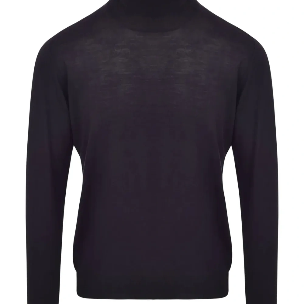 Свитер с высоким воротником