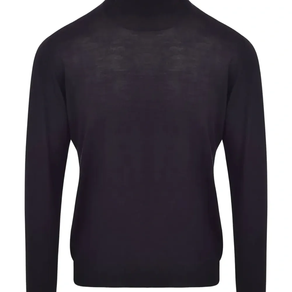 Свитер с высоким воротником