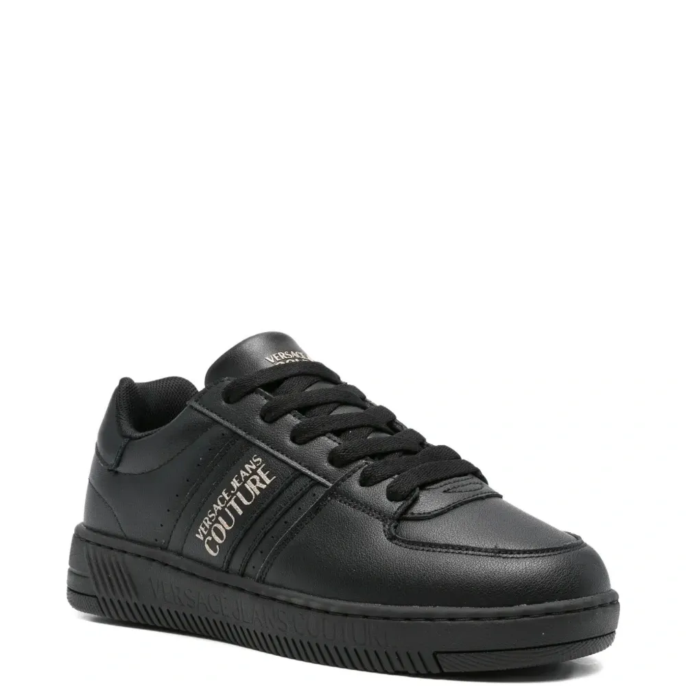 Кроссовки с логотипом