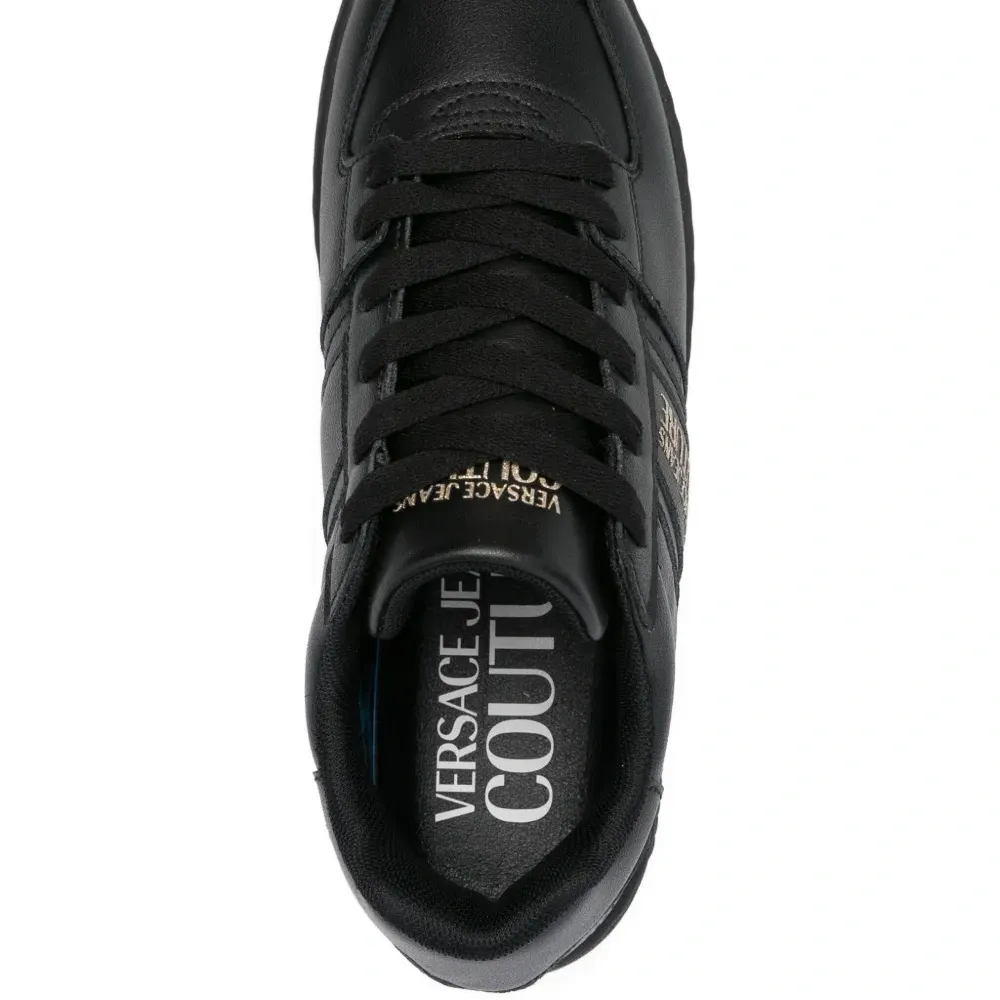 Кроссовки с логотипом