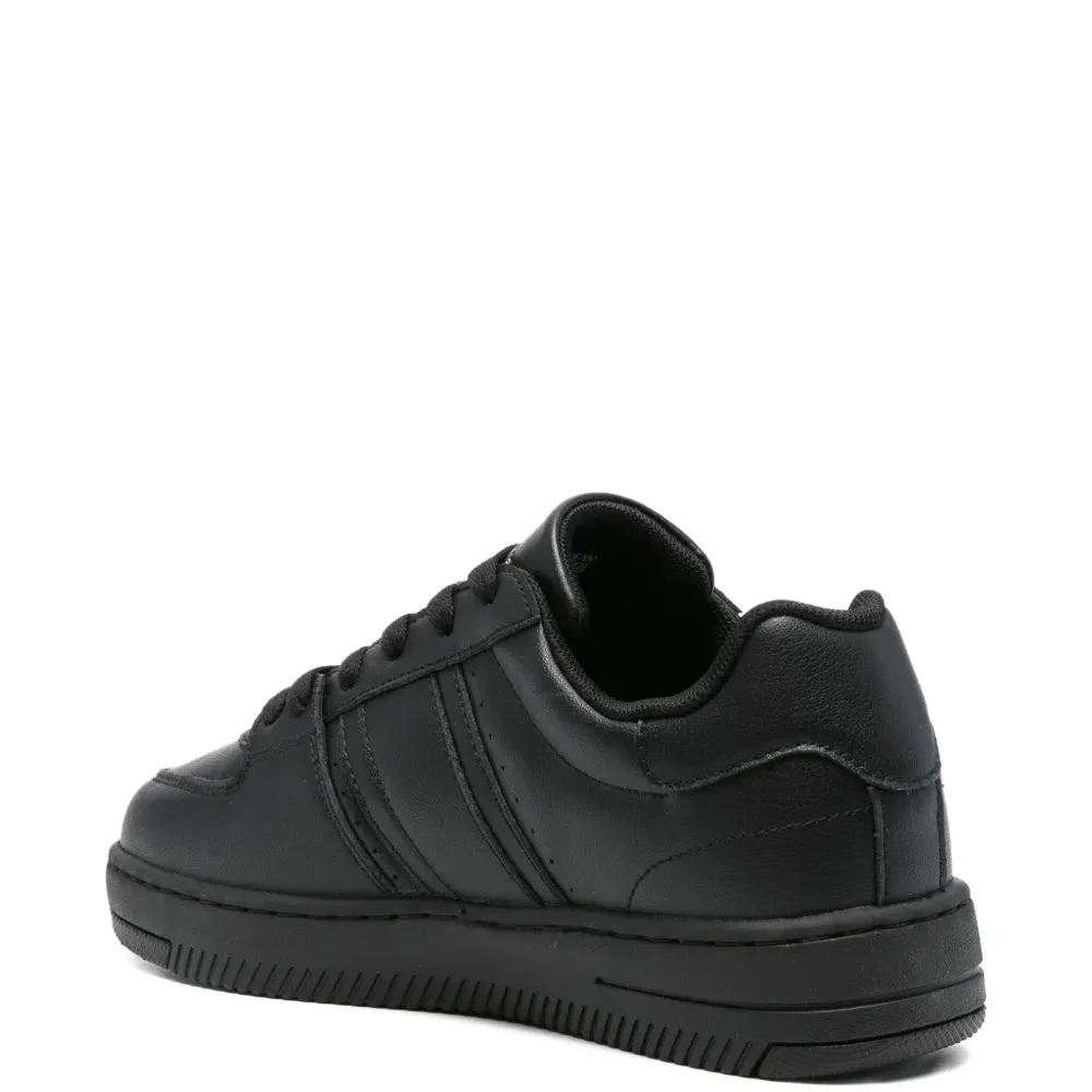 Кроссовки с логотипом