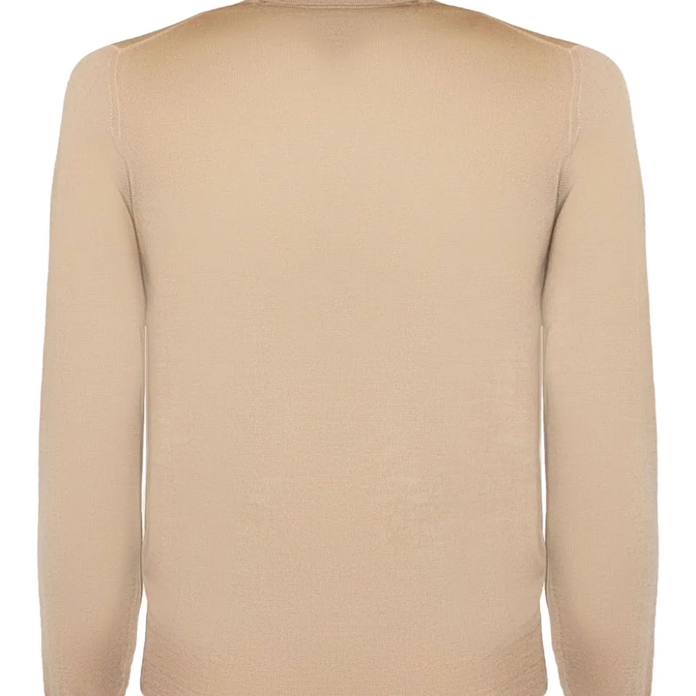 Свитер с высоким воротником