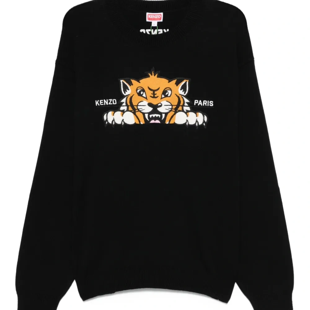 Свитер с вышивкой