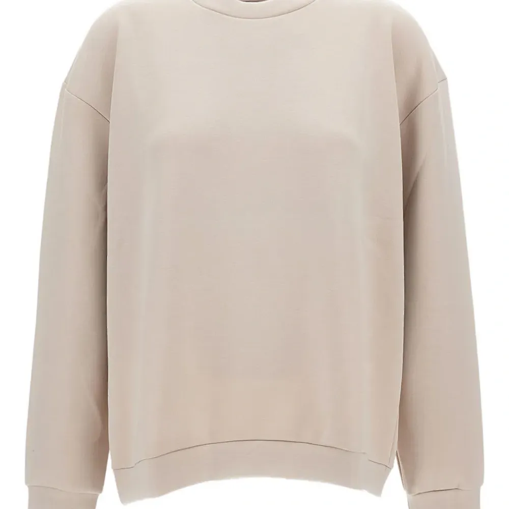 Свитер с круглым вырезом