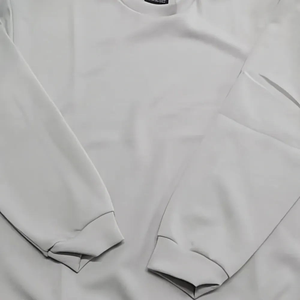 Свитер с круглым вырезом