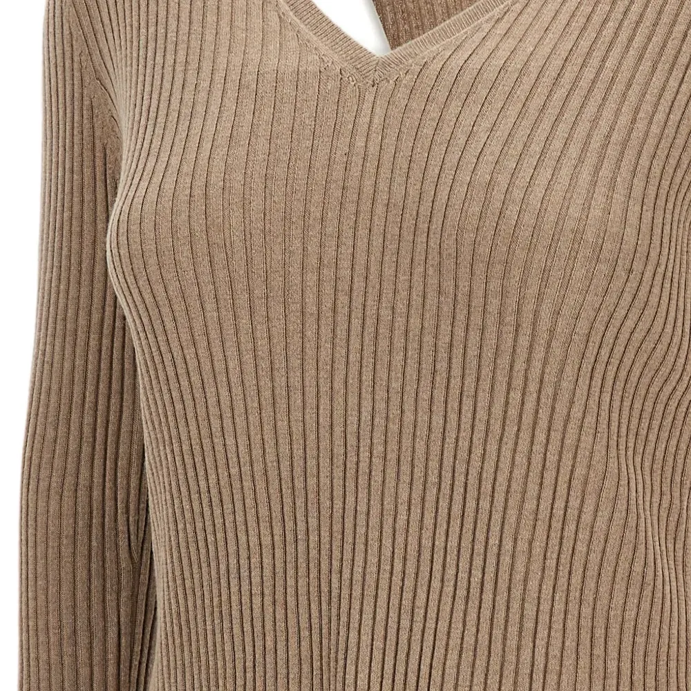 Джемпер в рубчик с V-образным вырезом Джемпер в рубчик с V-образным вырезом