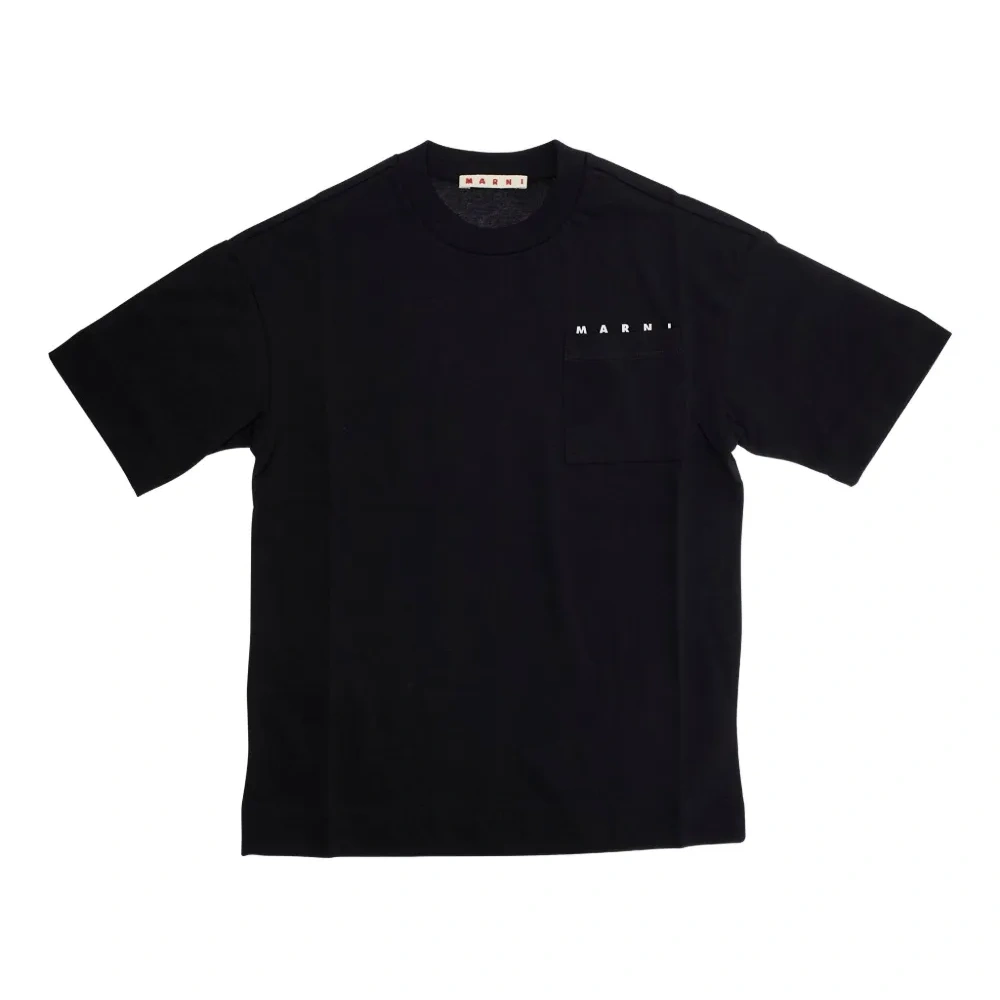 Футболка с логотипом на кармане