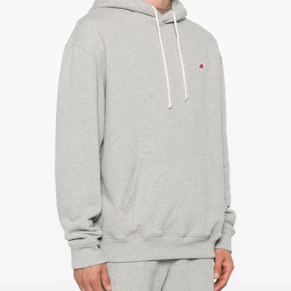 Худи с вышитым логотипом Худи с вышитым логотипом