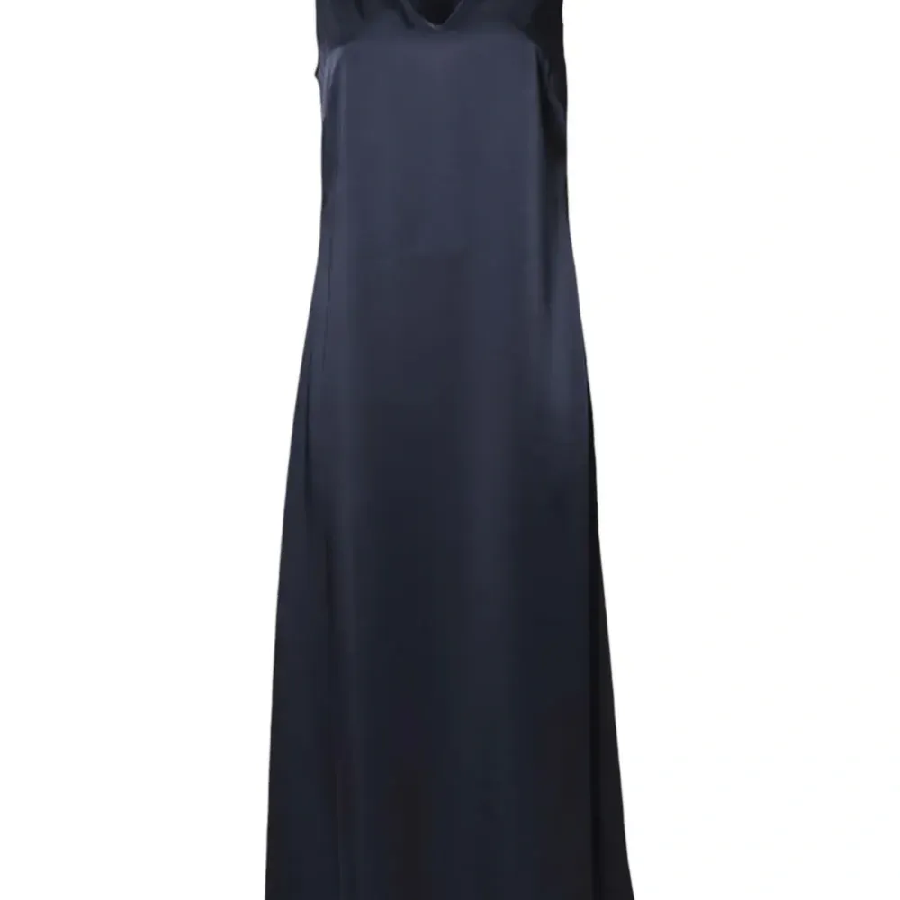 Платье без рукавов с V-образным вырезом