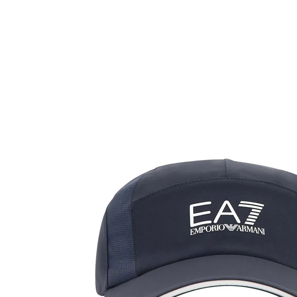 Бейсболка со вставками и логотипом