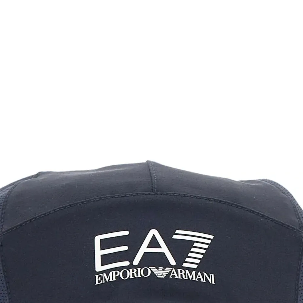 Бейсболка со вставками и логотипом