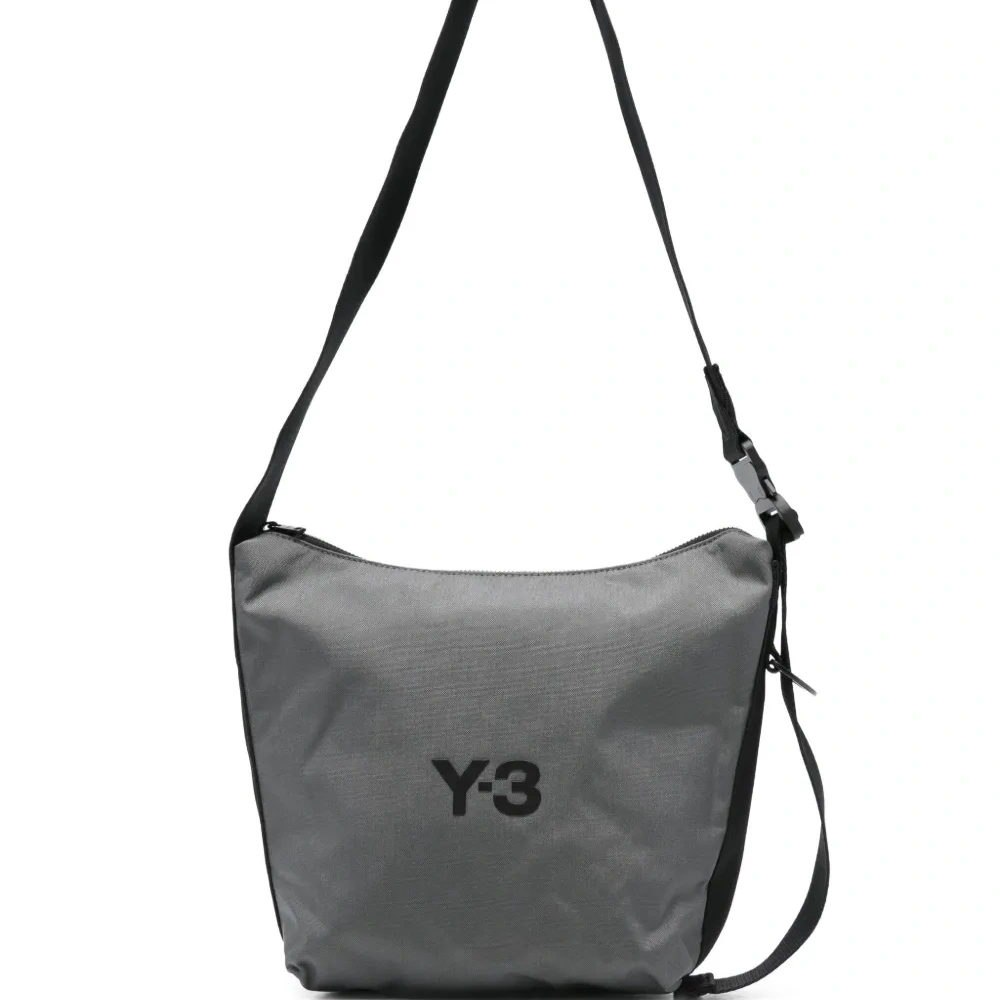 Сумка-мессенджер с пряжкой