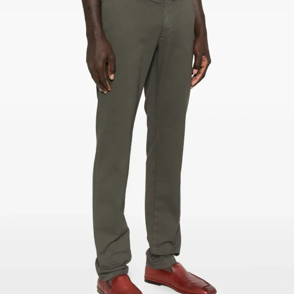 Брюки прямого кроя с манжетами