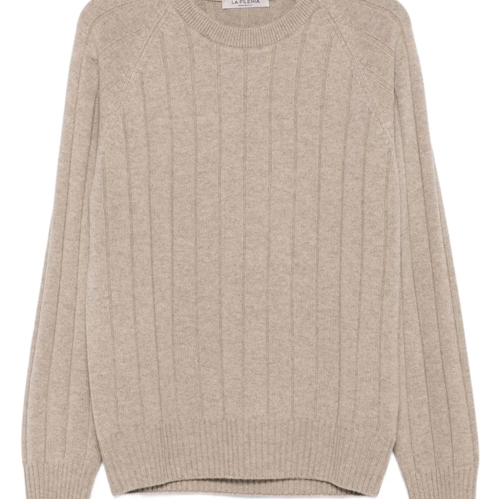 Свитер в рубчик с круглым вырезом