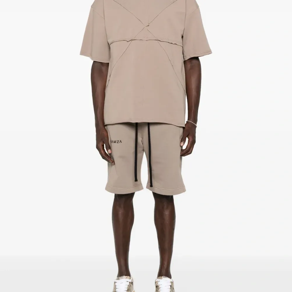 Спортивные шорты