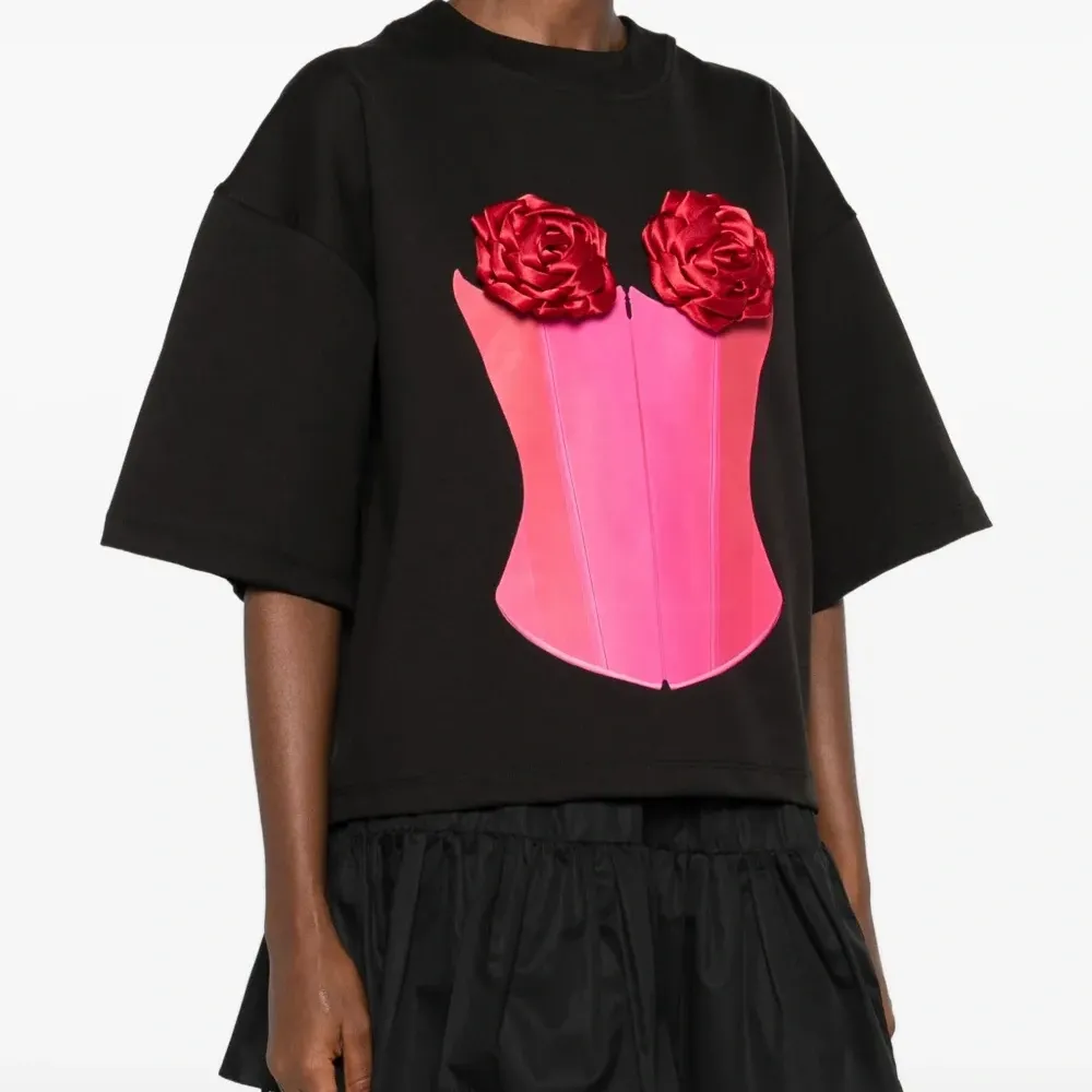 Декорированная футболка