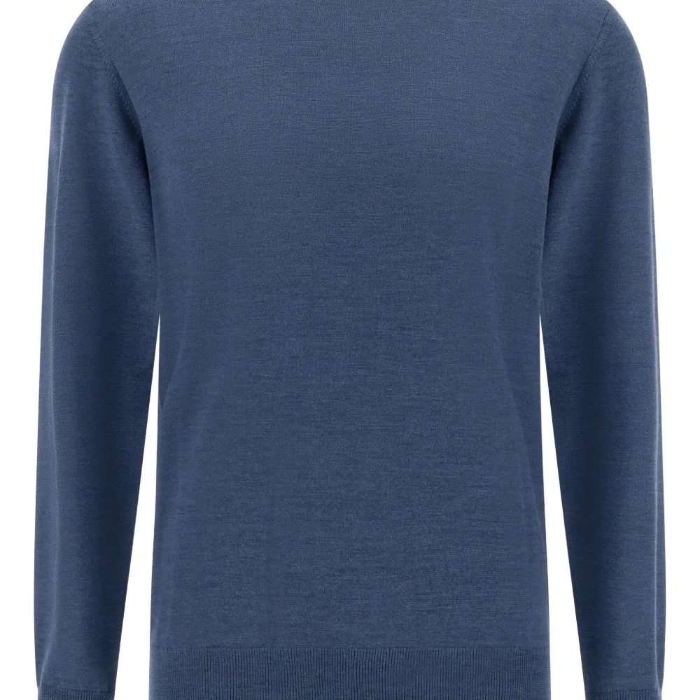 Свитер с круглым вырезом