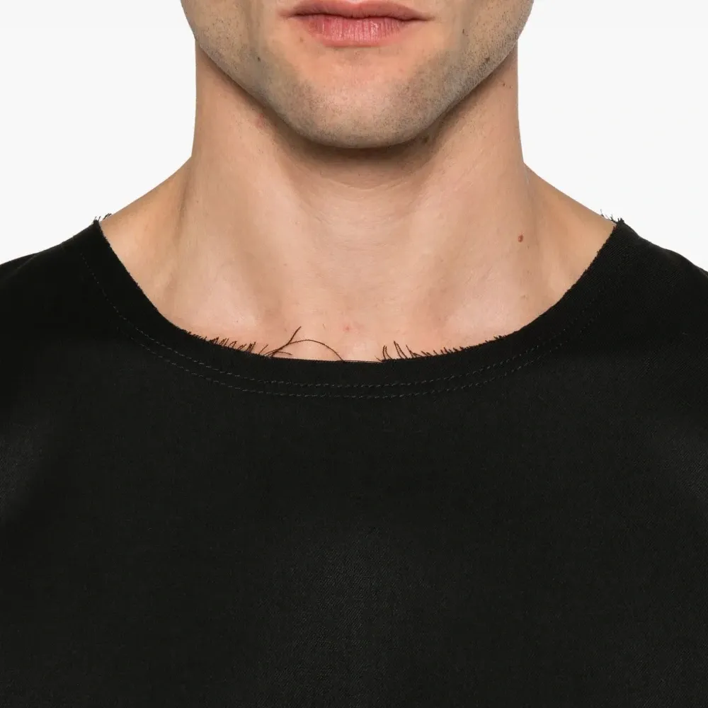 Футболка с бахромой