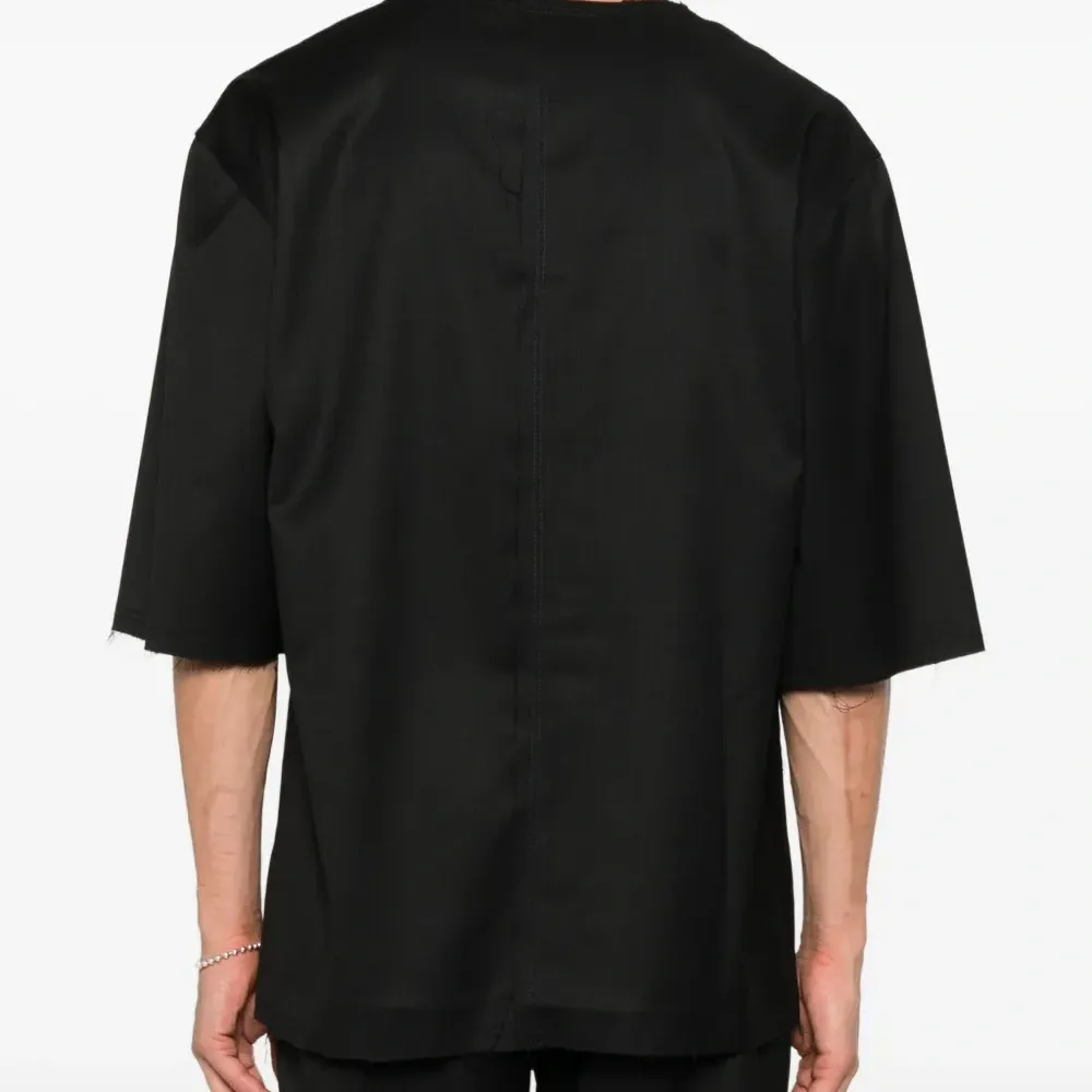 Футболка с бахромой