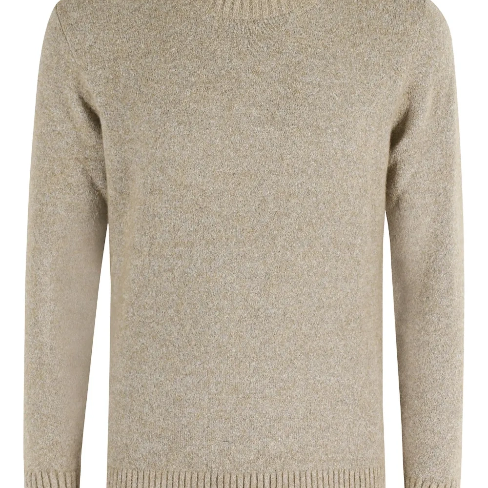 Свитер с круглым вырезом