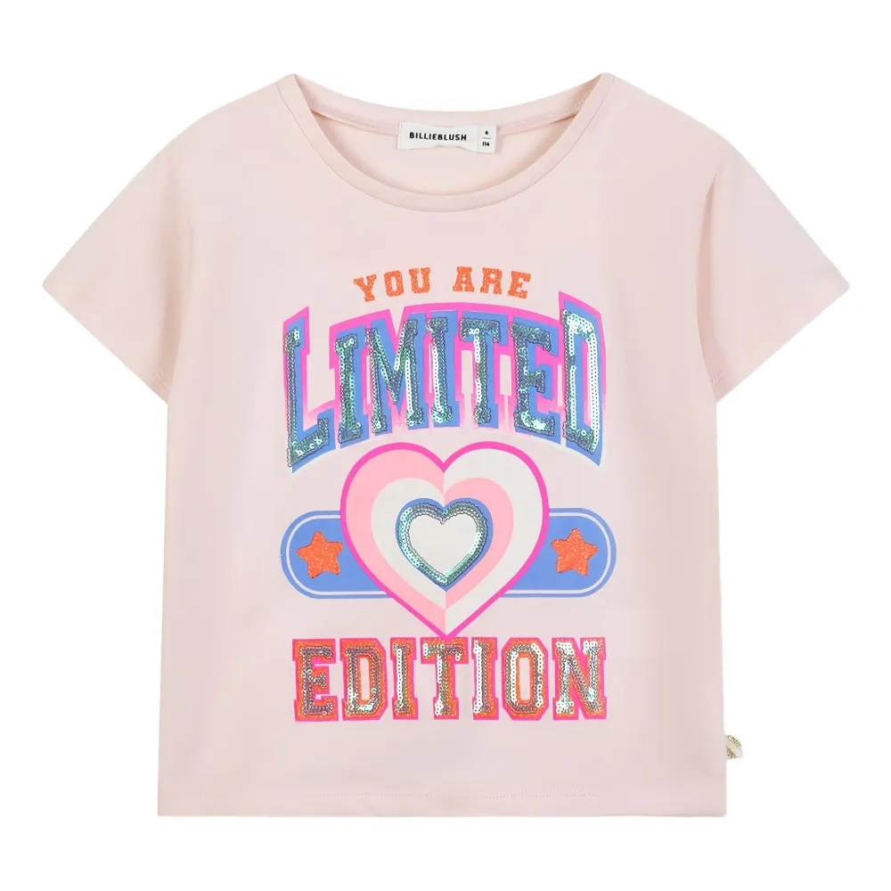 Футболка с сердечками и украшением из пайеток