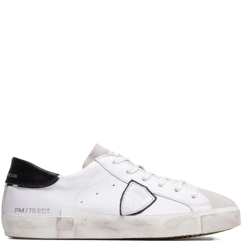 Кроссовки на шнуровке Кроссовки на шнуровке