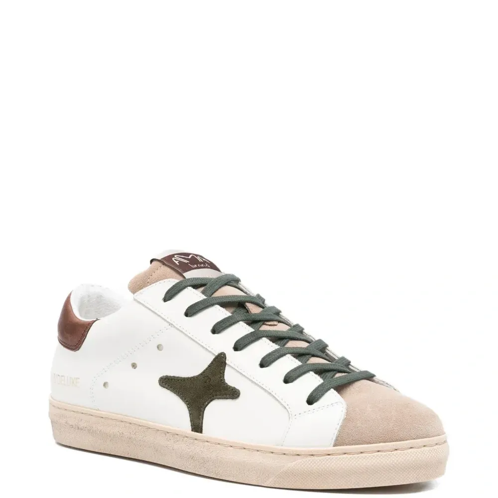 Кеды с нашивками