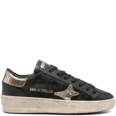 Кеды с нашивками