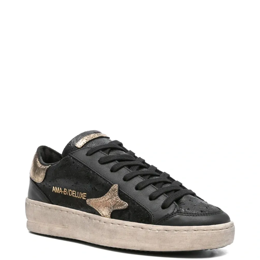 Кеды с нашивками