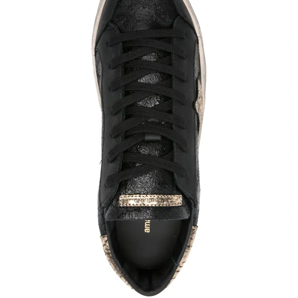 Кеды с нашивками