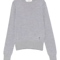 Свитер с круглым вырезом