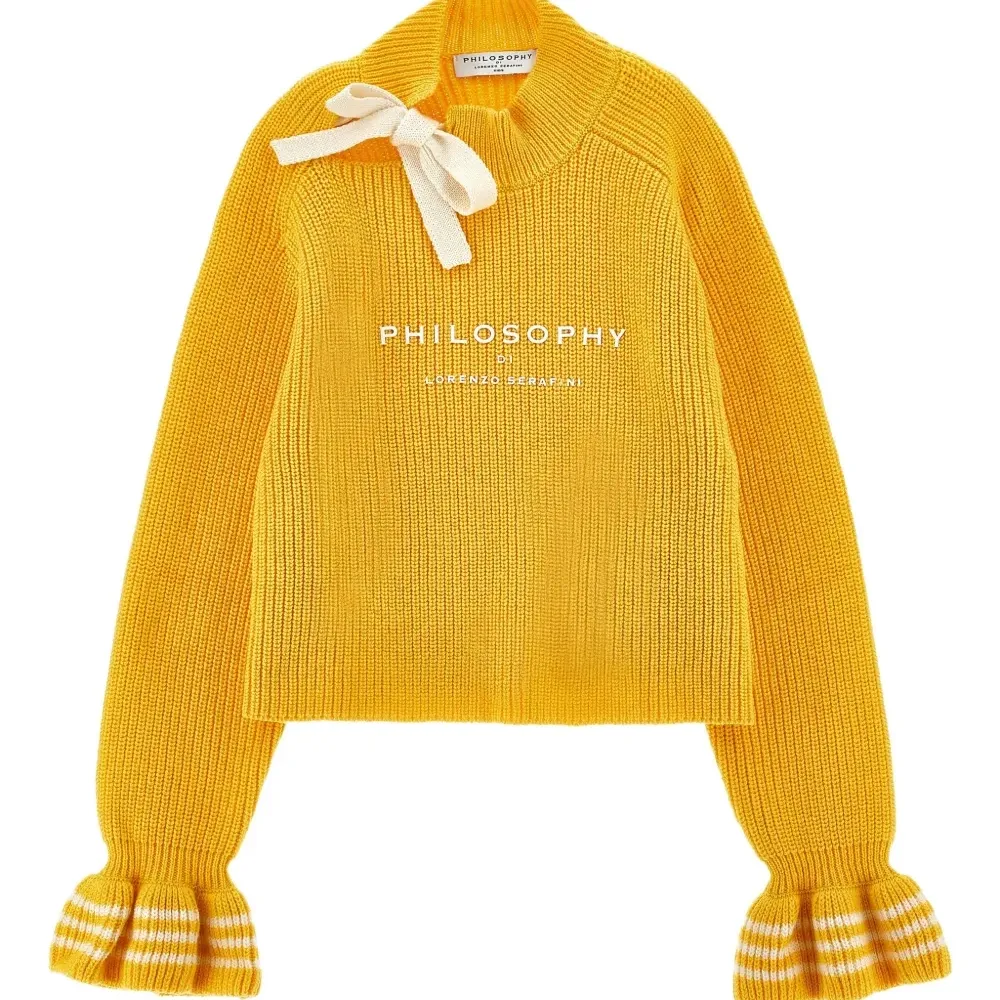 Свитер с оборками