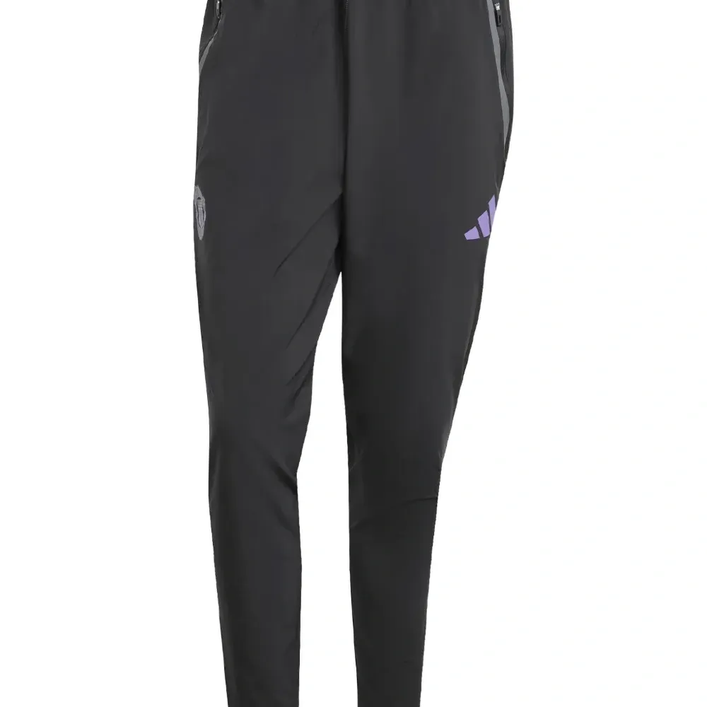 Спортивные брюки Tiro 25 из коллаборации с Manchester United