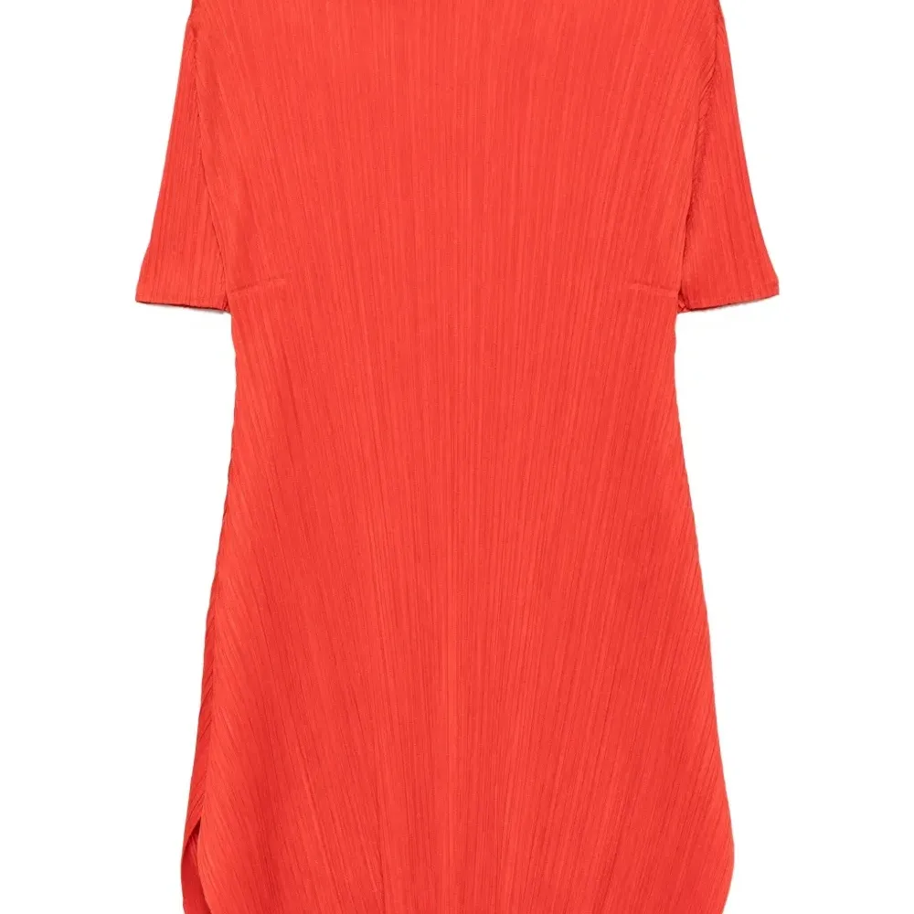 Плиссированное платье миди с высоким воротником