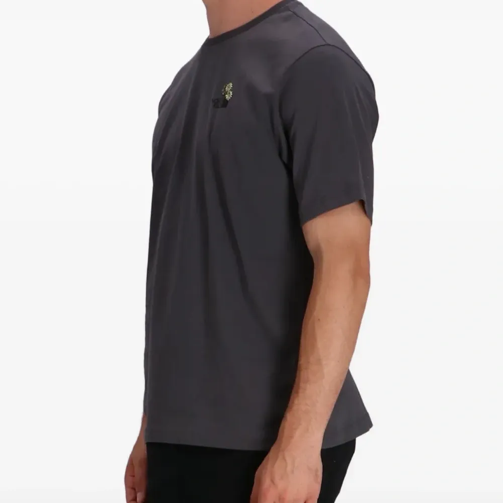 Футболка с цветочным принтом Футболка с цветочным принтом