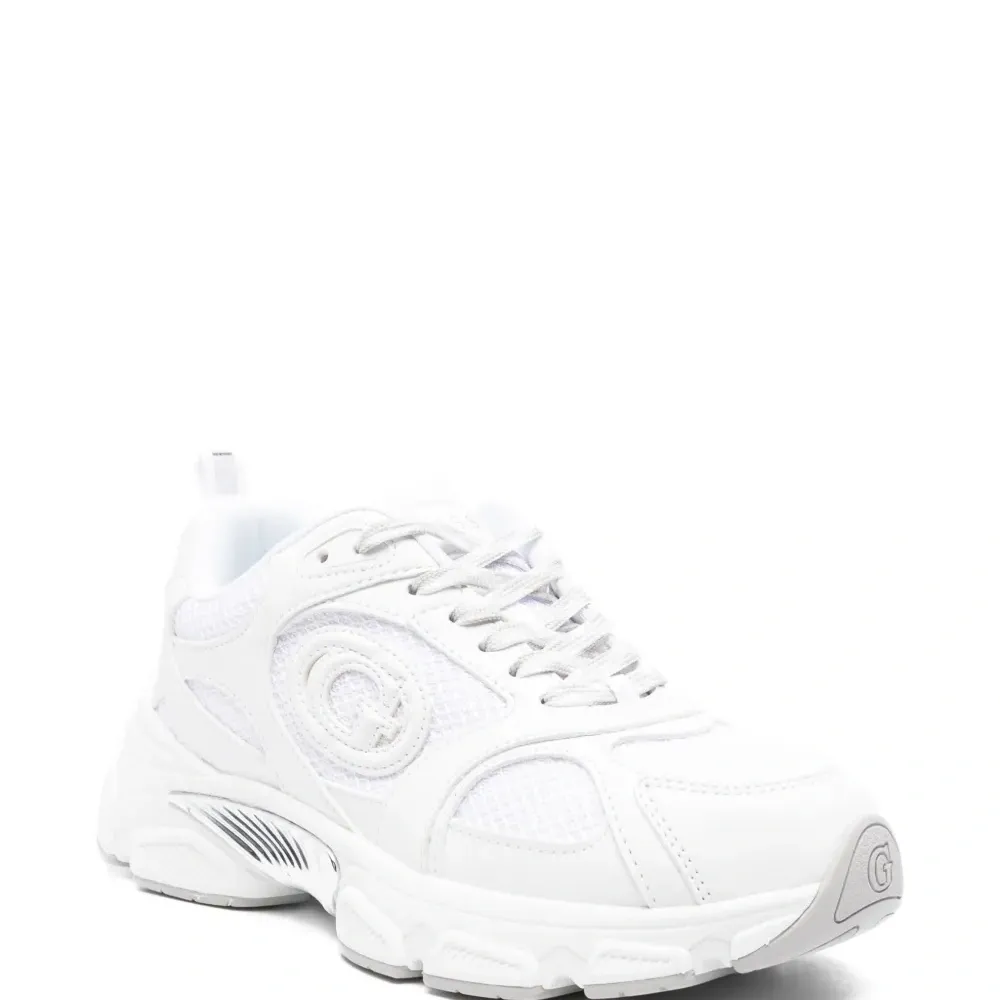 Массивные кроссовки с логотипом