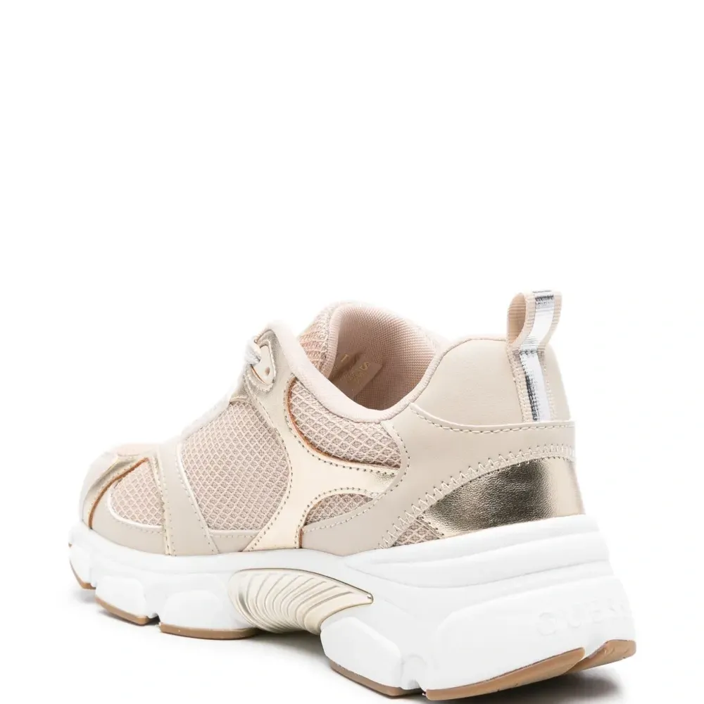 Кроссовки с сетчатыми вставками