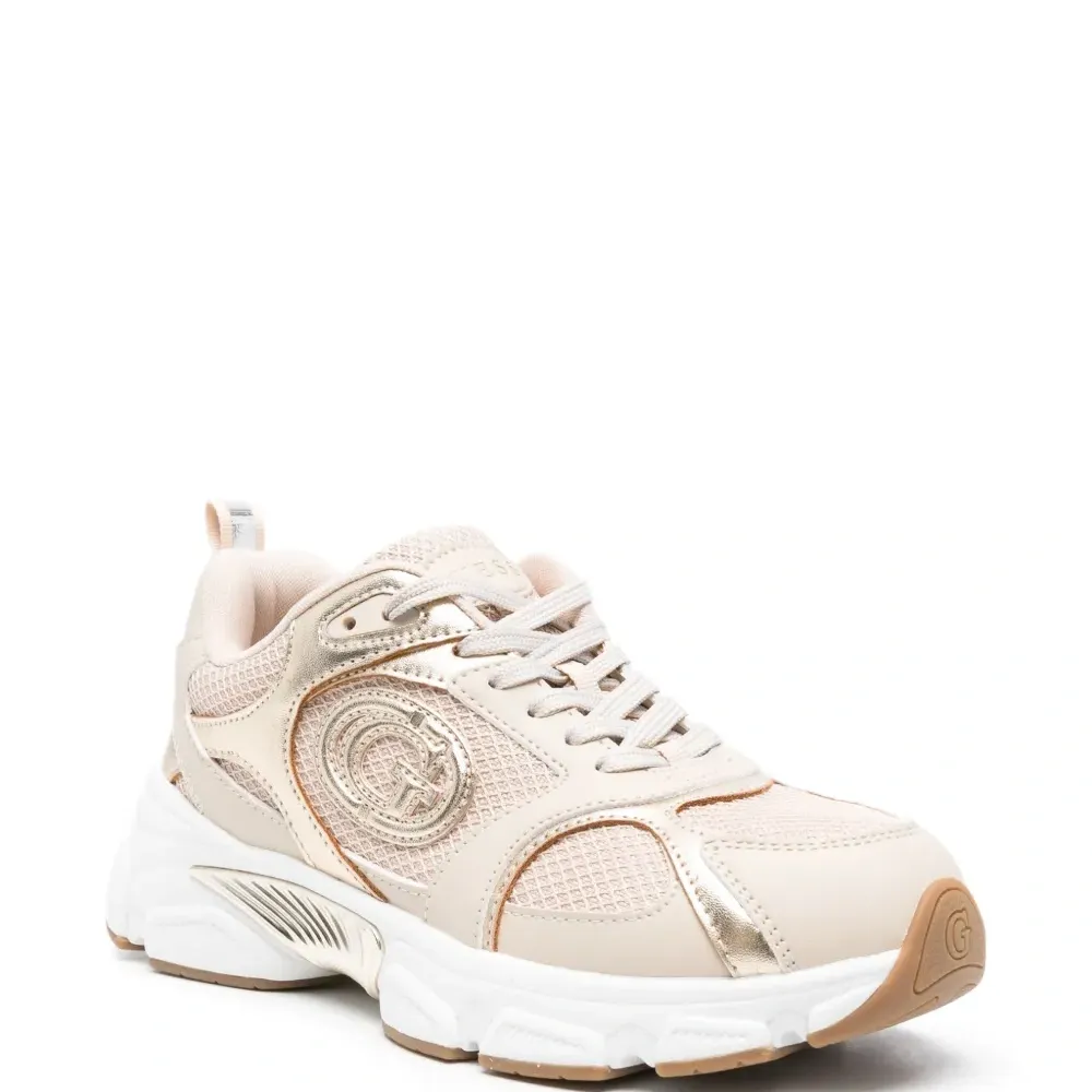 Кроссовки с сетчатыми вставками